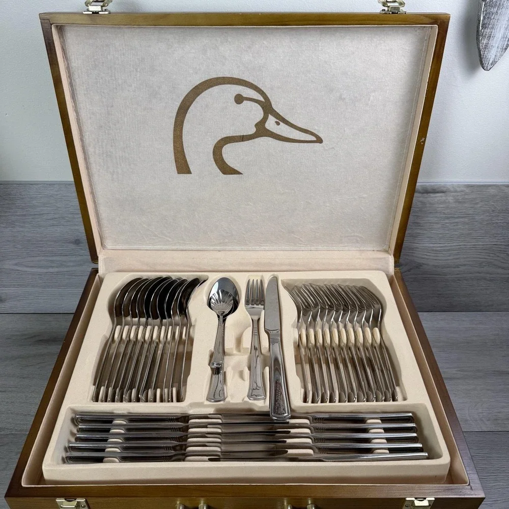 DUCKS UNLIMITED 70 PIECE UNUSED FLATWARE SET Service For 12